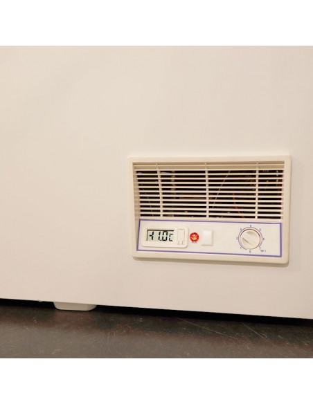 Arcon Congelador Edenox Mod. NLF-565, con puerta abatible